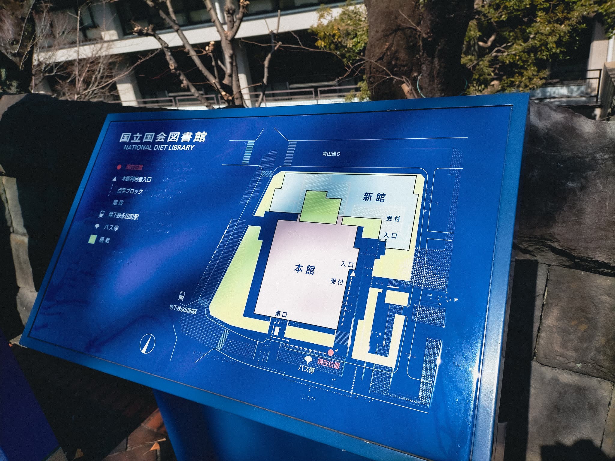 国会図書館前の案内図